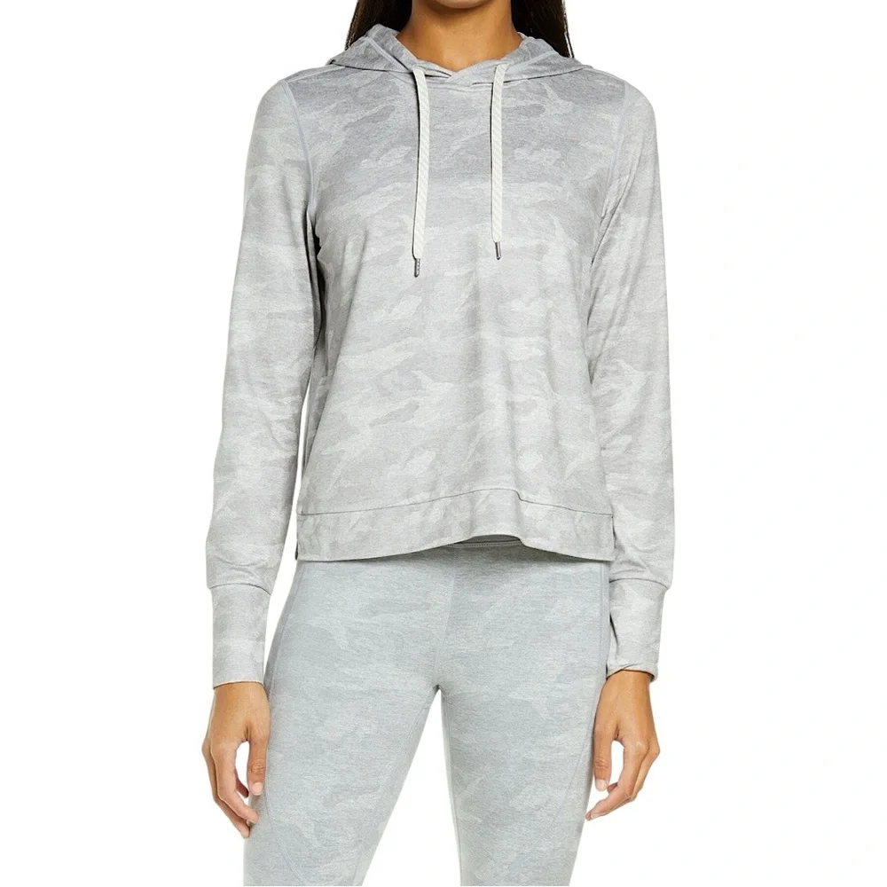 VUORI Halo Essential Hoodie in palo heather camo - Picture 2 of 8